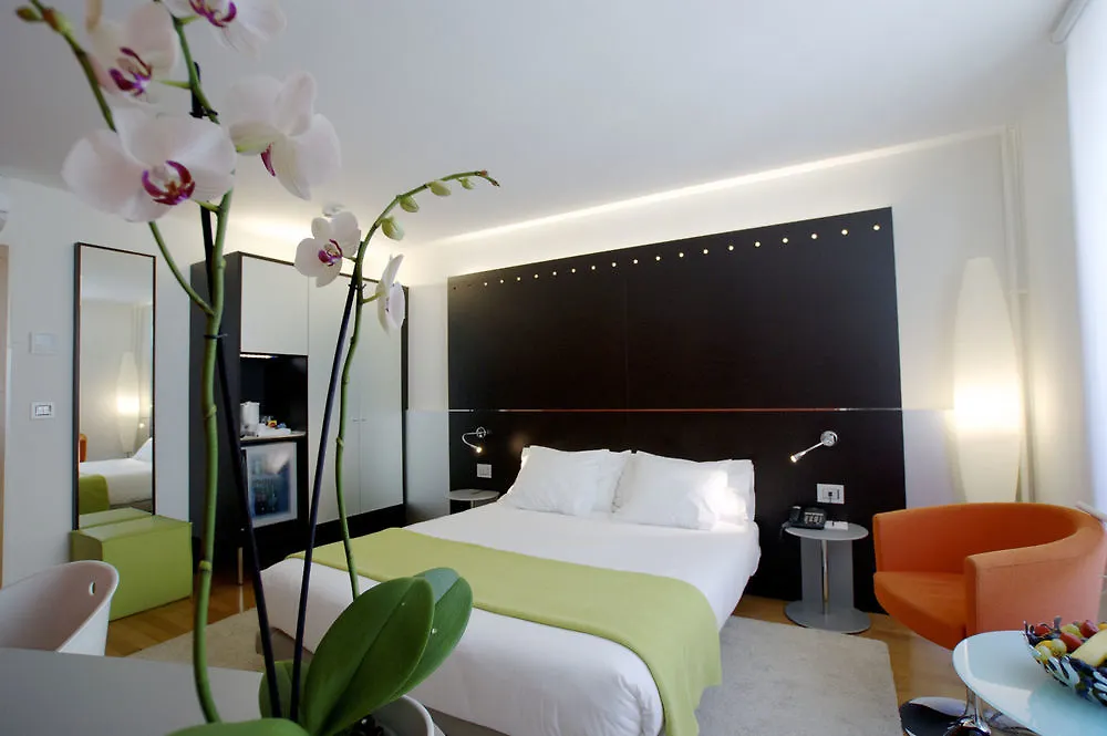 Design Hotel F6 Geneva 3*,