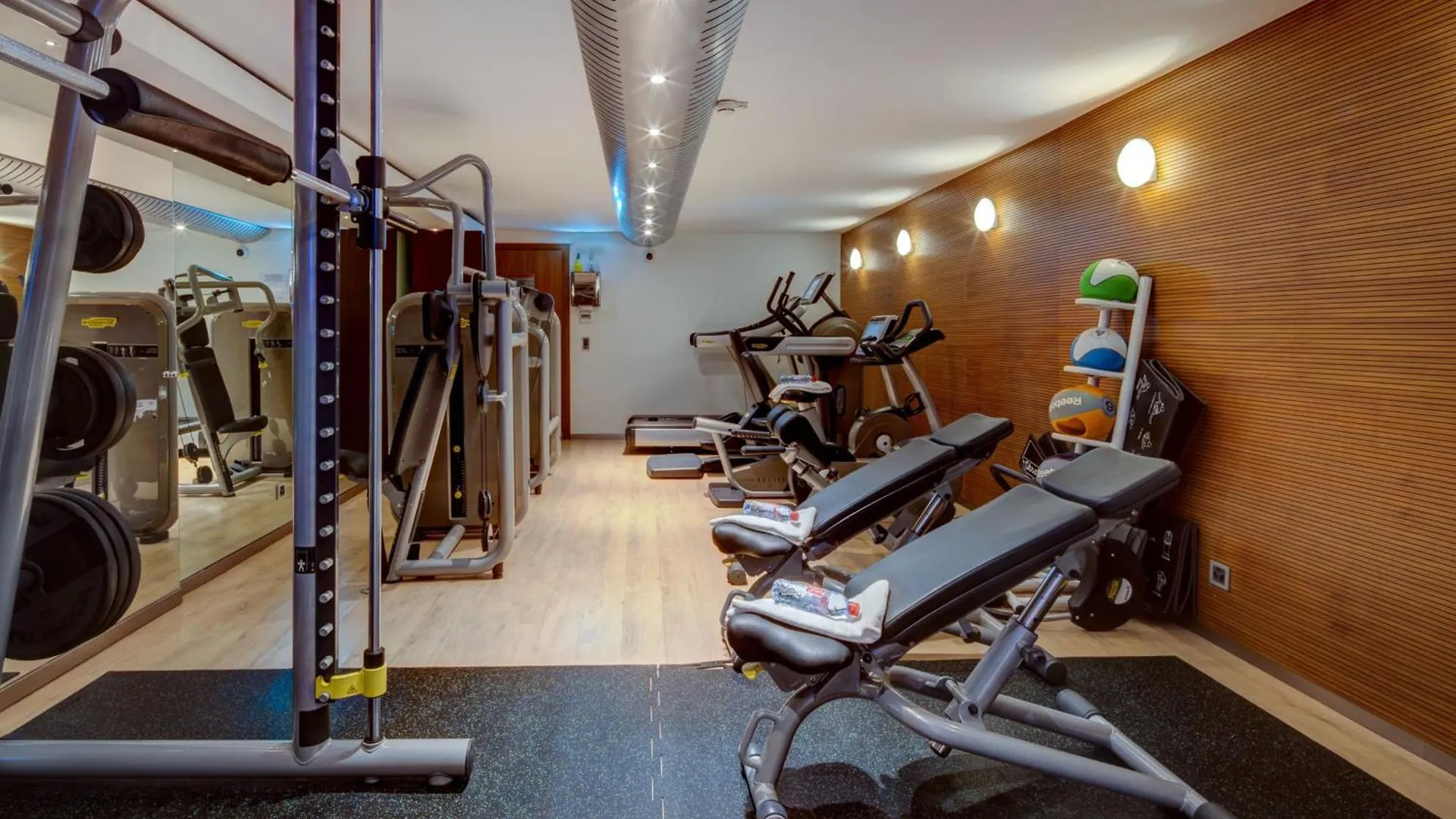 Design Hotel F6 Женева