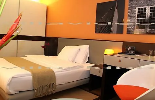 Design Hotel F6 Женева 3*,